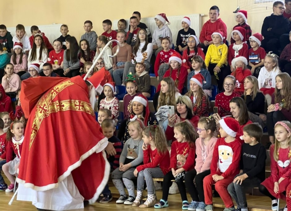 Św. Mikołaj odwiedził Szkołę w Nowej Białej