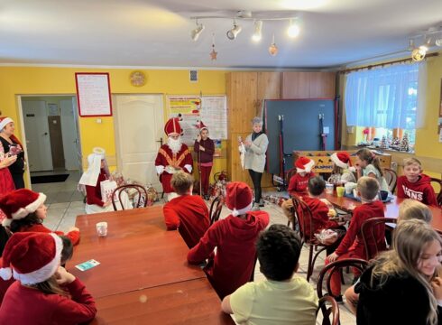 Zapracowany św. Mikołaj rozdał dzieciom 1300 paczek
