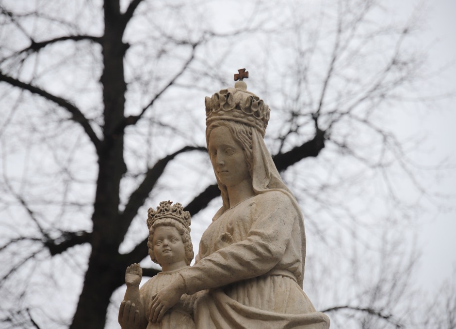 Rzeźba Matki Bożej z Dzieciątkiem wróciła na ul. Krupniczą